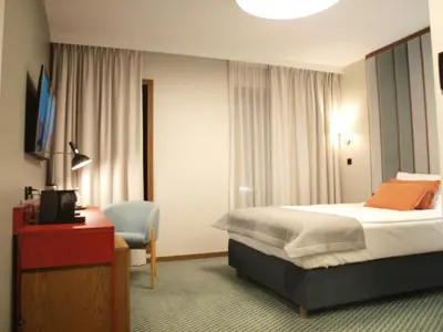 Łóżko lub łóżka w pokoju w obiekcie Gvarna Apartamenty