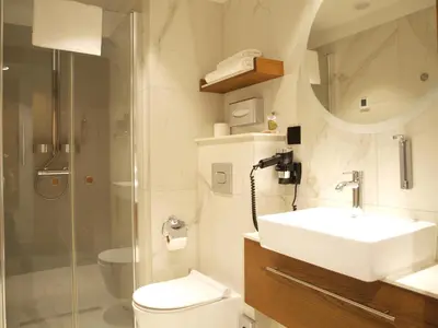 Łazienka w obiekcie Gvarna Apartamenty
