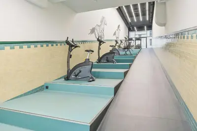 Centrum fitness w obiekcie Stylowy Apartament z Widokiem Browary Wrocławskie by Renters Prestige