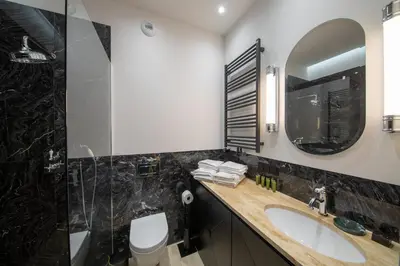 Łazienka w obiekcie Boulevard Drobnera - ApartHotel Premium z widokiem na Odre