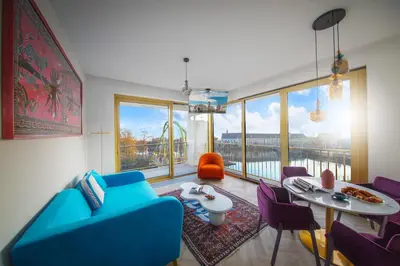 Część wypoczynkowa w obiekcie Boulevard Drobnera - ApartHotel Premium z widokiem na Odre
