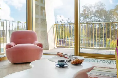 Część wypoczynkowa w obiekcie Boulevard Drobnera - ApartHotel Premium z widokiem na Odre