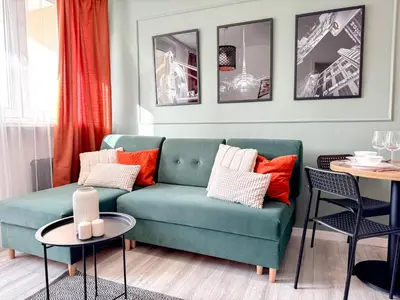 Część wypoczynkowa w obiekcie 2mins SkyTower! Stylish 2BD Kitchen, Balcony! Near Train