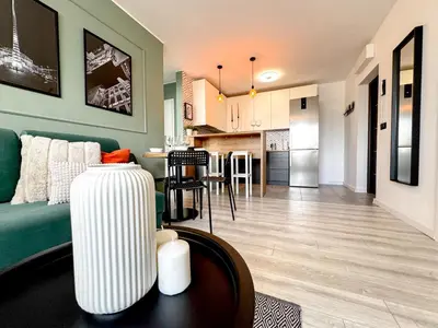 Kuchnia lub aneks kuchenny w obiekcie 2mins SkyTower! Stylish 2BD Kitchen, Balcony! Near Train