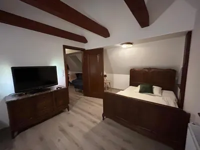 Łóżko lub łóżka w pokoju w obiekcie Leśniczówka Myśliwska