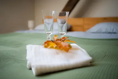 Łóżko lub łóżka w pokoju w obiekcie Zamek Piastowski w Raciborzu