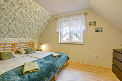 Łóżko lub łóżka w pokoju w obiekcie Domki Brzozowy Zakątek