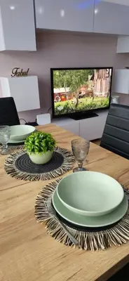 Telewizja i/lub zestaw kina domowego w obiekcie Ekskluzywny Apartament w Centrum z Klimatyzacją i Balkonem