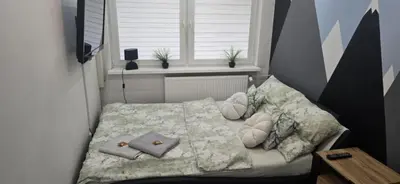 Łóżko lub łóżka w pokoju w obiekcie Ekskluzywny Apartament w Centrum z Klimatyzacją i Balkonem