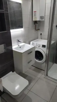 Łazienka w obiekcie Ekskluzywny Apartament w Centrum z Klimatyzacją i Balkonem