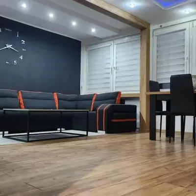 Ekskluzywny Apartament w Centrum z Klimatyzacją i Balkonem
