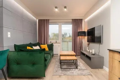 Telewizja i/lub zestaw kina domowego w obiekcie Wichrowa Deluxe Apartment by BookingHost