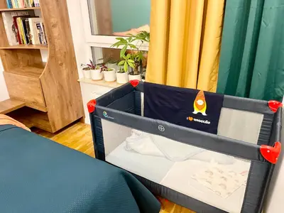 Łóżko lub łóżka w pokoju w obiekcie Comfortable Apart, Old Town, Free parking, hanging bed, Wi-Fi, lift, aircon,self check-in 24h, Stare Miasto, winda, nowy budynek, garaż 0 zl, klima