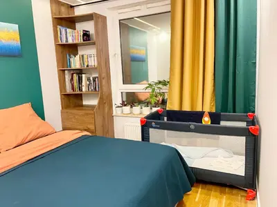 Łóżko lub łóżka w pokoju w obiekcie Comfortable Apart, Old Town, Free parking, hanging bed, Wi-Fi, lift, aircon,self check-in 24h, Stare Miasto, winda, nowy budynek, garaż 0 zl, klima