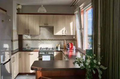 Kuchnia lub aneks kuchenny w obiekcie Zielony apartament w centrum