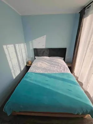 Łóżko lub łóżka w pokoju w obiekcie Lawendowa Kudowa - Apartamenty z dostępem do sauny i jacuzzi