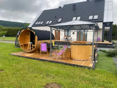 Ogród w obiekcie Lawendowa Kudowa - Apartamenty z dostępem do sauny i jacuzzi