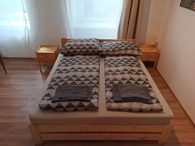 Łóżko lub łóżka w pokoju w obiekcie Śródmieście 3