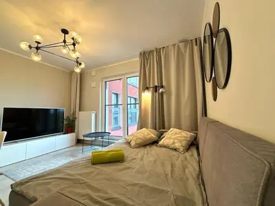 Telewizja i/lub zestaw kina domowego w obiekcie Apartament Halo 3 Check in 24h Privat Parking