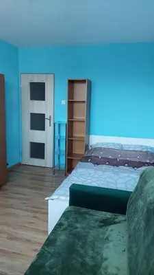 Łóżko lub łóżka w pokoju w obiekcie Комната в трёхкомнатной квартире