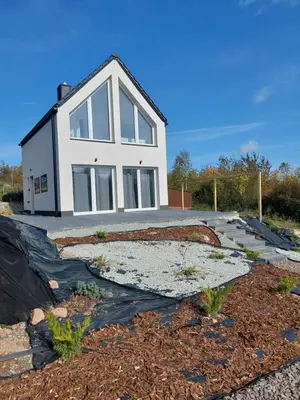 Budynek, w którym mieści się dom w stylu alpejskim