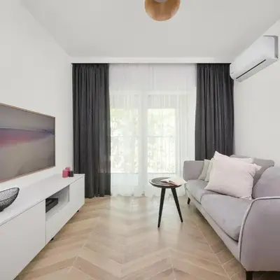 Nowoczesny Apartament z Klimatyzacją i Parkingiem by Renters Prestige