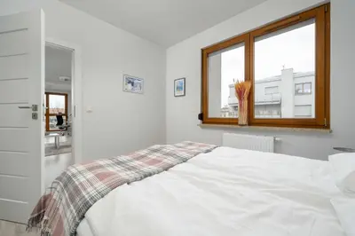 Łóżko lub łóżka w pokoju w obiekcie Nowoczesny Apartament Blisko Rzeki we Wrocławiu z Biurkiem i Parkingiem by Noclegi Renters
