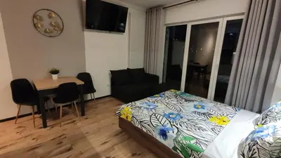 Łóżko lub łóżka w pokoju w obiekcie One-room apartment Nyska Residence Free garage!!!