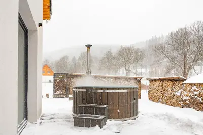 Obiekt Luisówka - majestatyczny domek z jacuzzi zimą