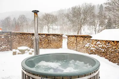 Obiekt Luisówka - majestatyczny domek z jacuzzi zimą