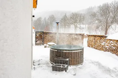 Obiekt Luisówka - majestatyczny domek z jacuzzi zimą