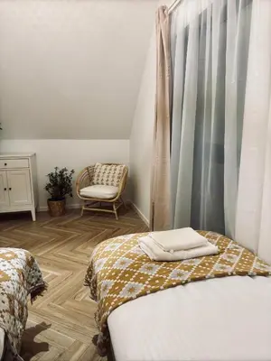 Łóżko lub łóżka w pokoju w obiekcie Stodoła Na Widoku z Balią