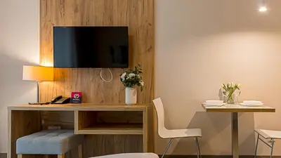 Telewizja i/lub zestaw kina domowego w obiekcie VacationClub - Aparthotel Czarna Góra Apartament 219