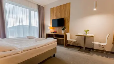 Telewizja i/lub zestaw kina domowego w obiekcie VacationClub - Aparthotel Czarna Góra Apartament 219