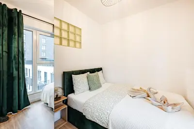 Łóżko lub łóżka w pokoju w obiekcie Legnicka Residence apart
