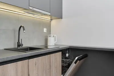 Kuchnia lub aneks kuchenny w obiekcie Rent like home - Spacious Studio with Balcony Słonimskiego 2