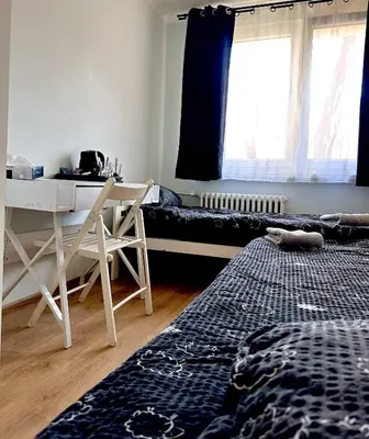 Łóżko lub łóżka w pokoju w obiekcie Pokoje obok uczelni Collegium Witelona