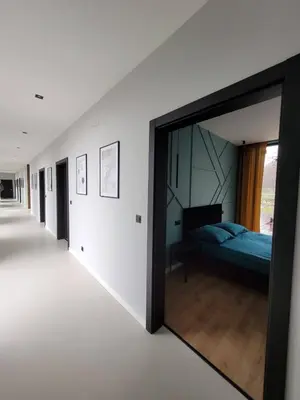 Łóżko lub łóżka w pokoju w obiekcie Ostatni dom po lewej