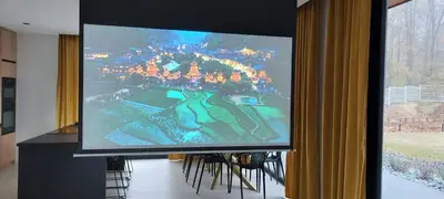 Telewizja i/lub zestaw kina domowego w obiekcie Ostatni dom po lewej