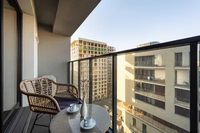 Balkon lub taras w obiekcie Stylish Apartment with Parking Wrocław by Noclegi Renters