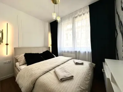 Łóżko lub łóżka w pokoju w obiekcie Wita Stwosza 14 Apartment - Check-In 20h - Parking