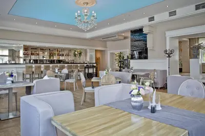 Restauracja lub miejsce do jedzenia w obiekcie Hotel Wodnik