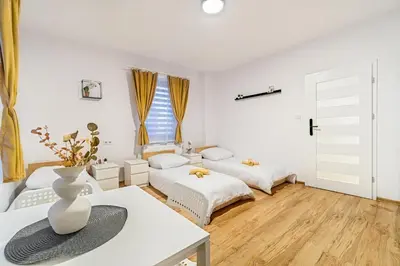 Łóżko lub łóżka w pokoju w obiekcie Hostel PW INVEST HOME