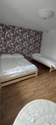 Łóżko lub łóżka w pokoju w obiekcie Domek Chrzanówka