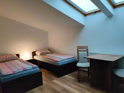 Łóżko lub łóżka w pokoju w obiekcie Pokoje Gościnne pod Dębem