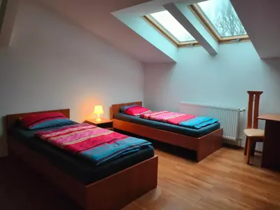 Łóżko lub łóżka w pokoju w obiekcie Pokoje Gościnne pod Dębem