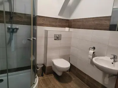 Łazienka w obiekcie Pokoje Gościnne pod Dębem