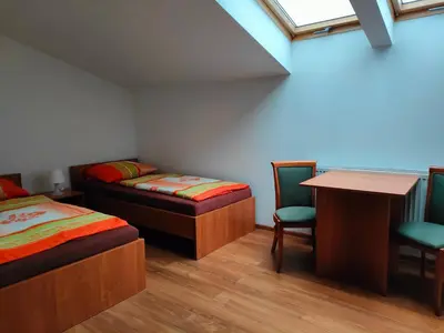 Łóżko lub łóżka w pokoju w obiekcie Pokoje Gościnne pod Dębem