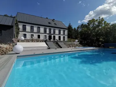 Basen w obiekcie Wiejska Sowa Siedlisko lub w pobliżu