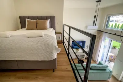Łóżko lub łóżka w pokoju w obiekcie RentPlanet - Apartamenty przy Ogrodzie Botanicznym